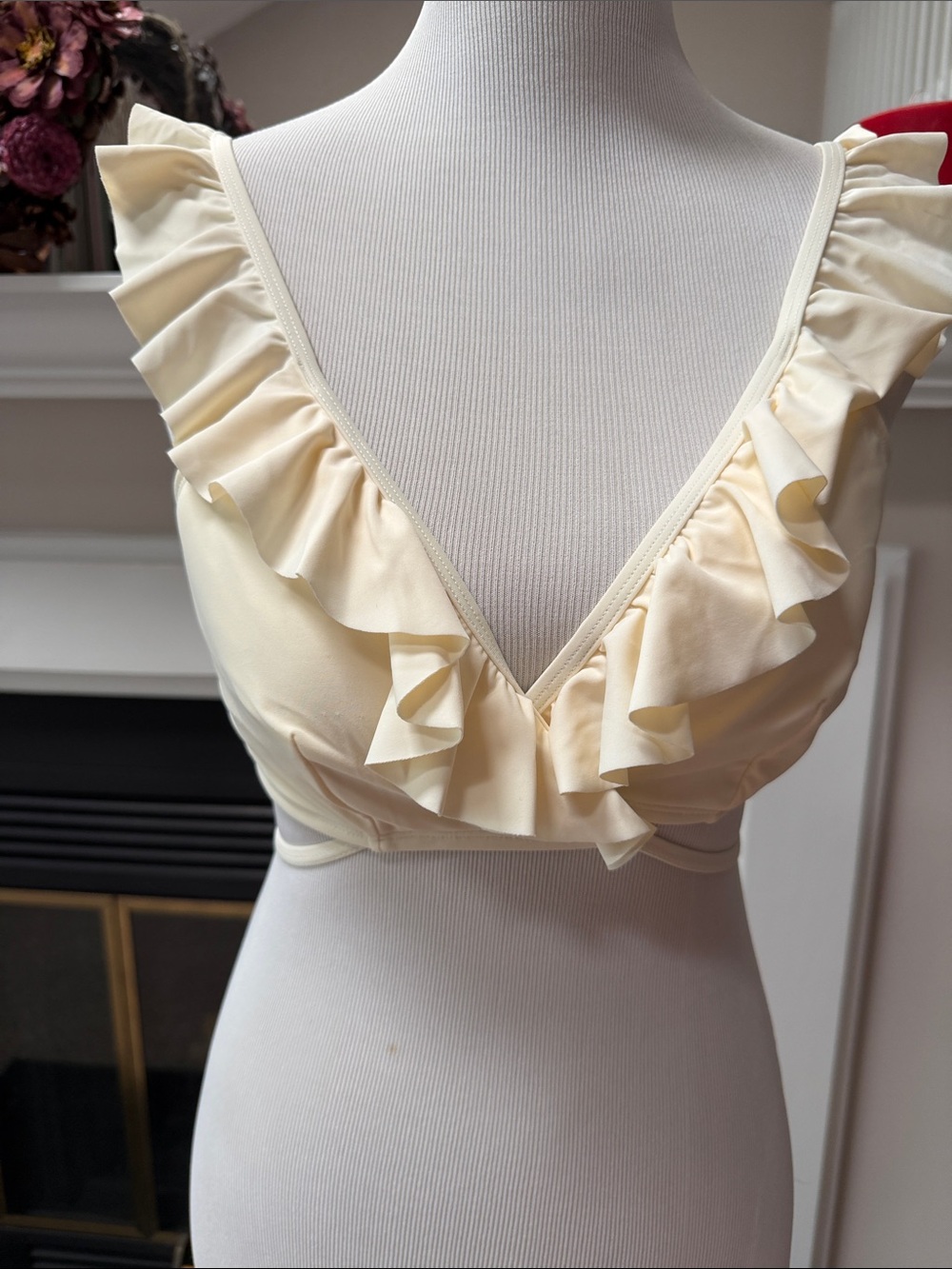 Cupshe Cream Ruffle V-Neck Bikini Set - Picture 2 of 6